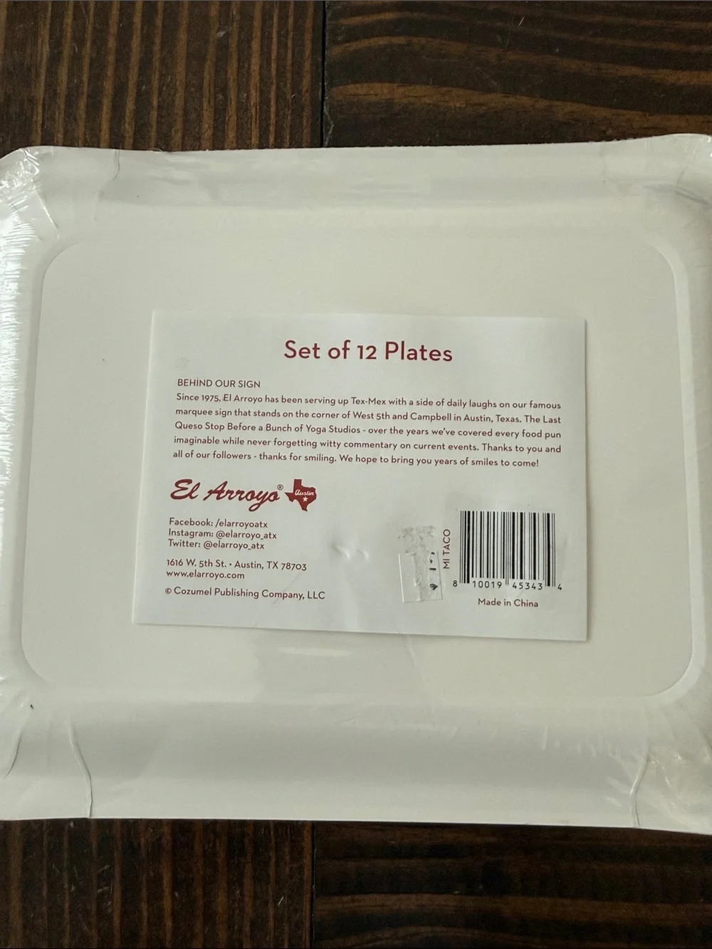White & Red Paper Plates- 'Mi Casa Es' Design